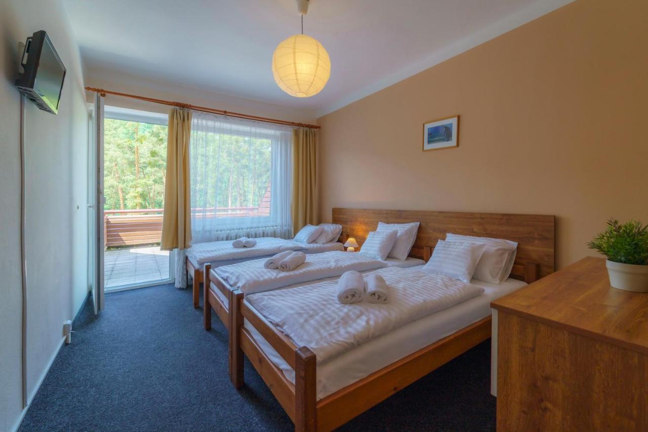 Hotel Hladina Nebrich Bagian luar foto