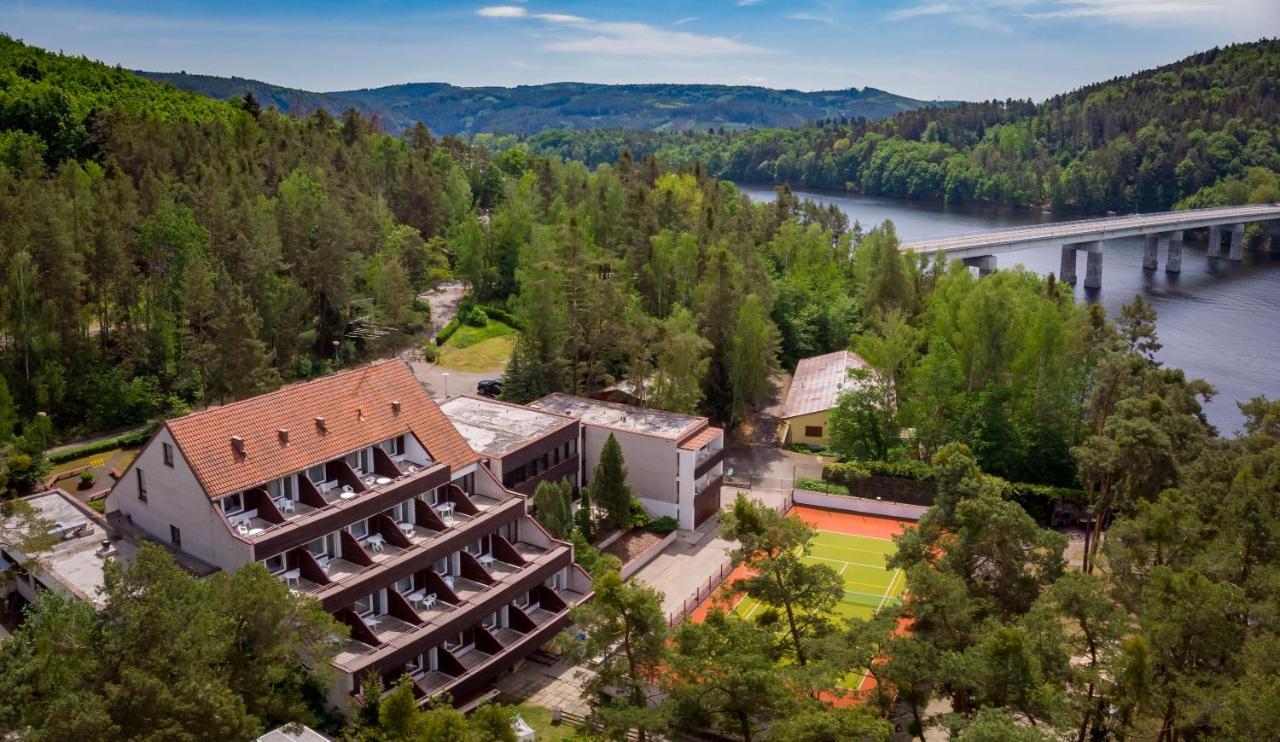 Hotel Hladina Nebrich Bagian luar foto