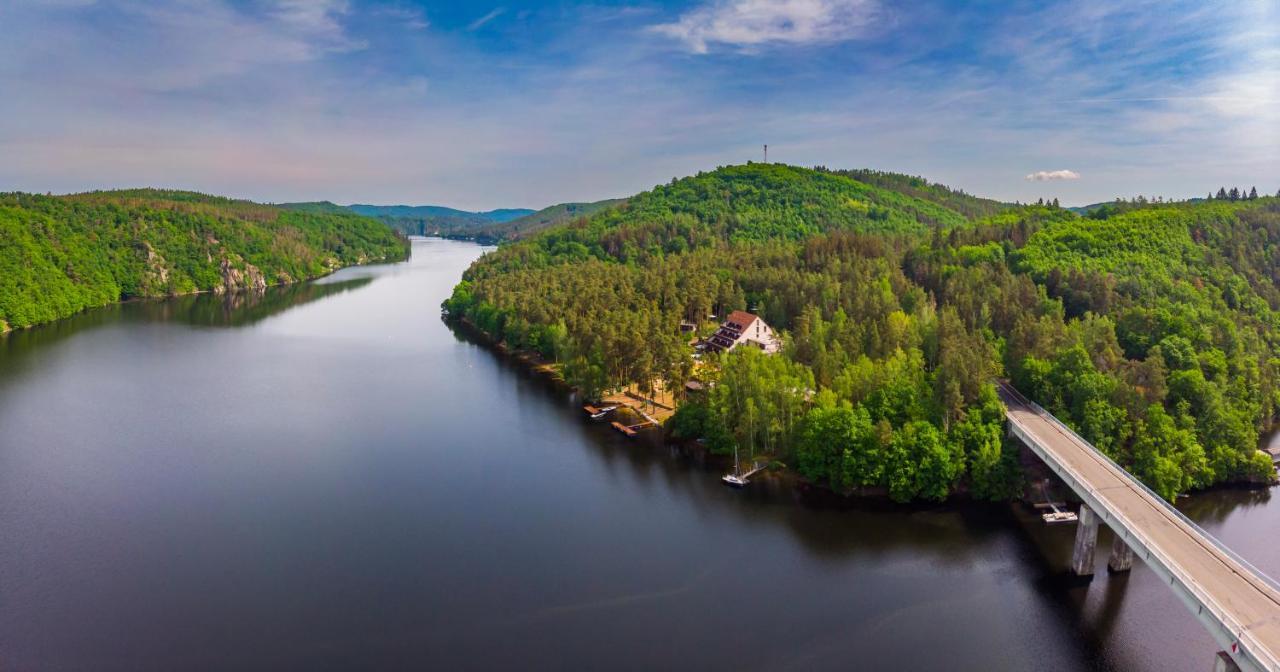 Hotel Hladina Nebrich Bagian luar foto