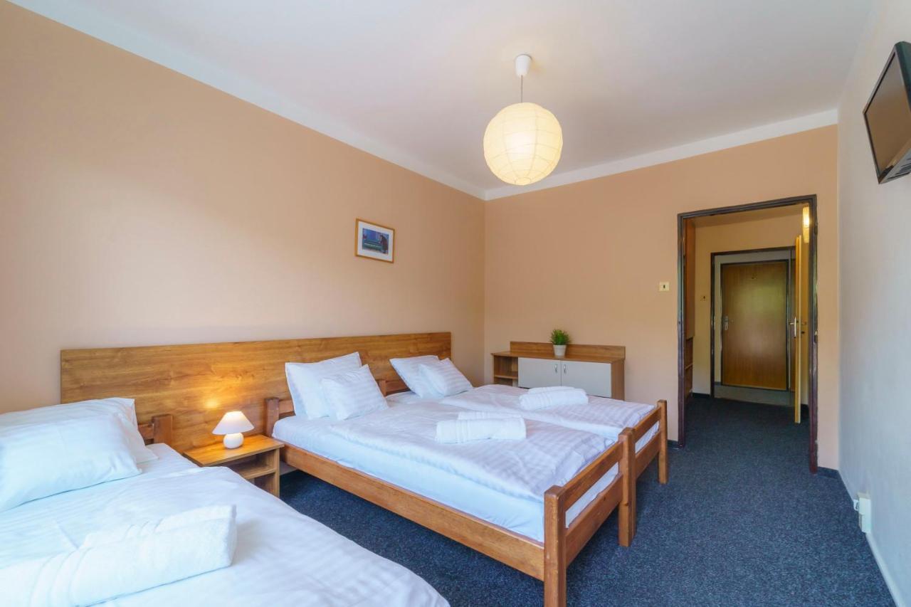 Hotel Hladina Nebrich Bagian luar foto