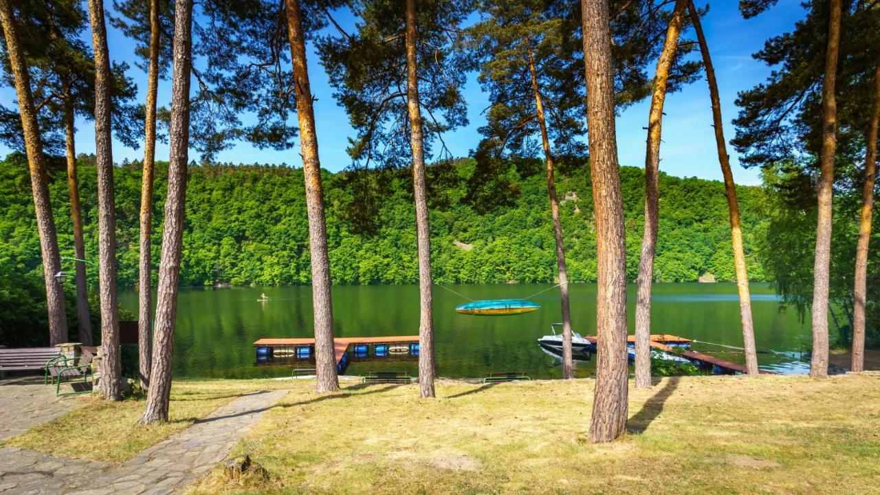 Hotel Hladina Nebrich Bagian luar foto