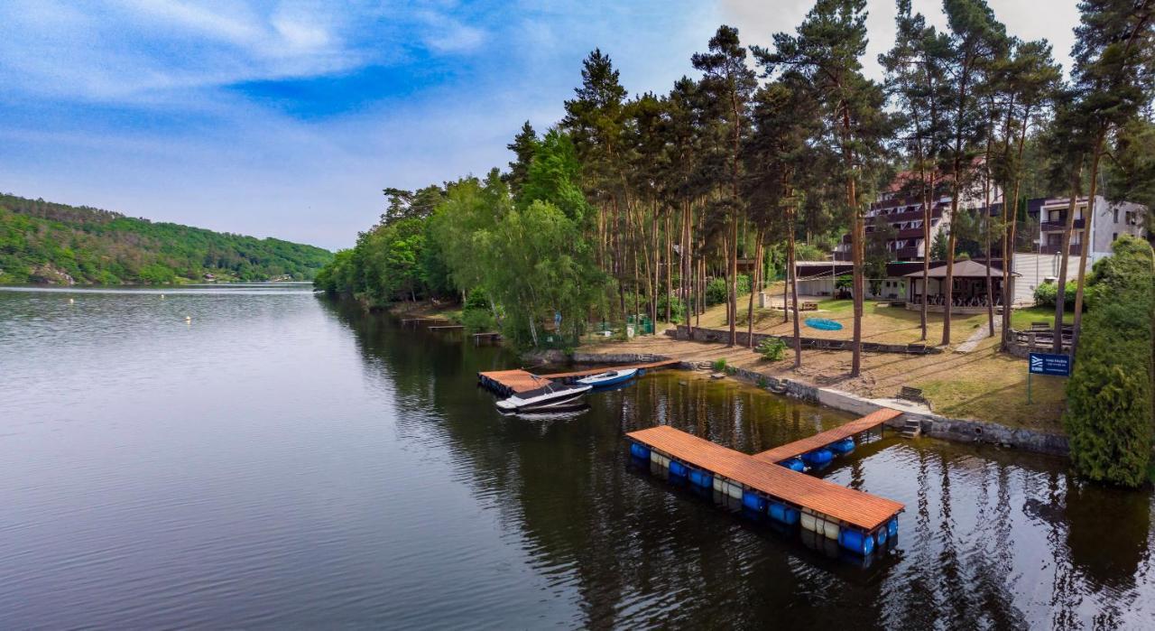 Hotel Hladina Nebrich Bagian luar foto