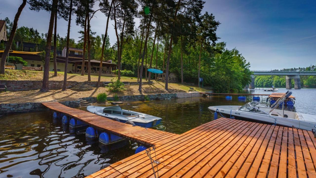 Hotel Hladina Nebrich Bagian luar foto