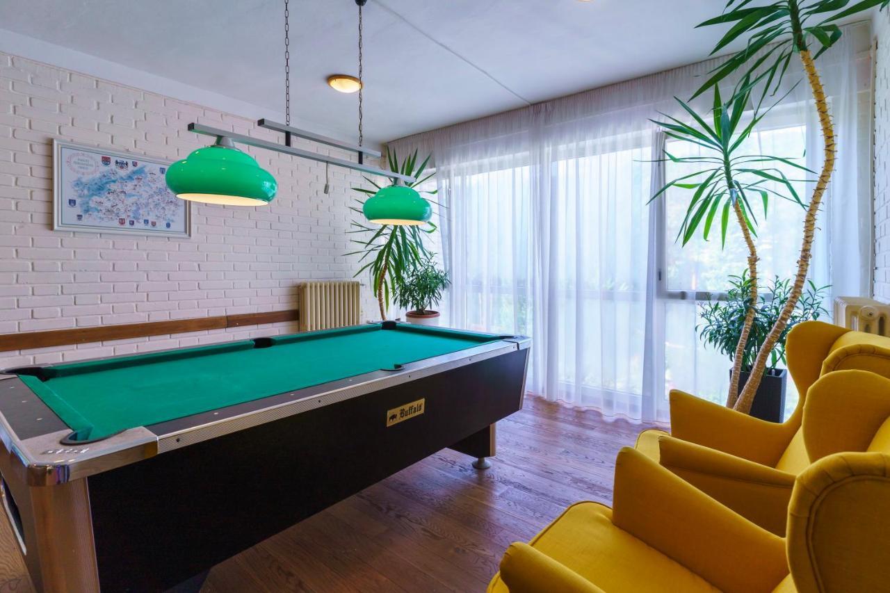 Hotel Hladina Nebrich Bagian luar foto
