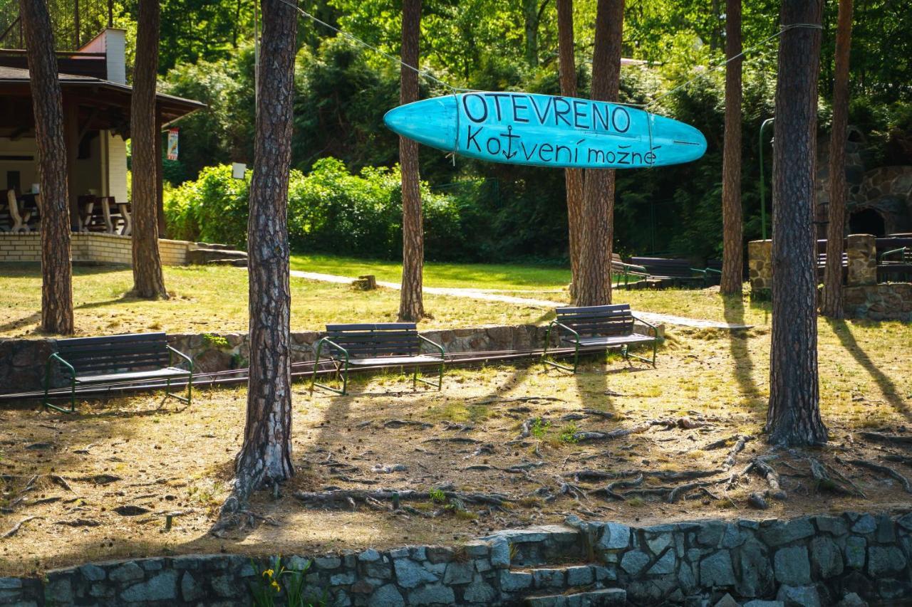 Hotel Hladina Nebrich Bagian luar foto